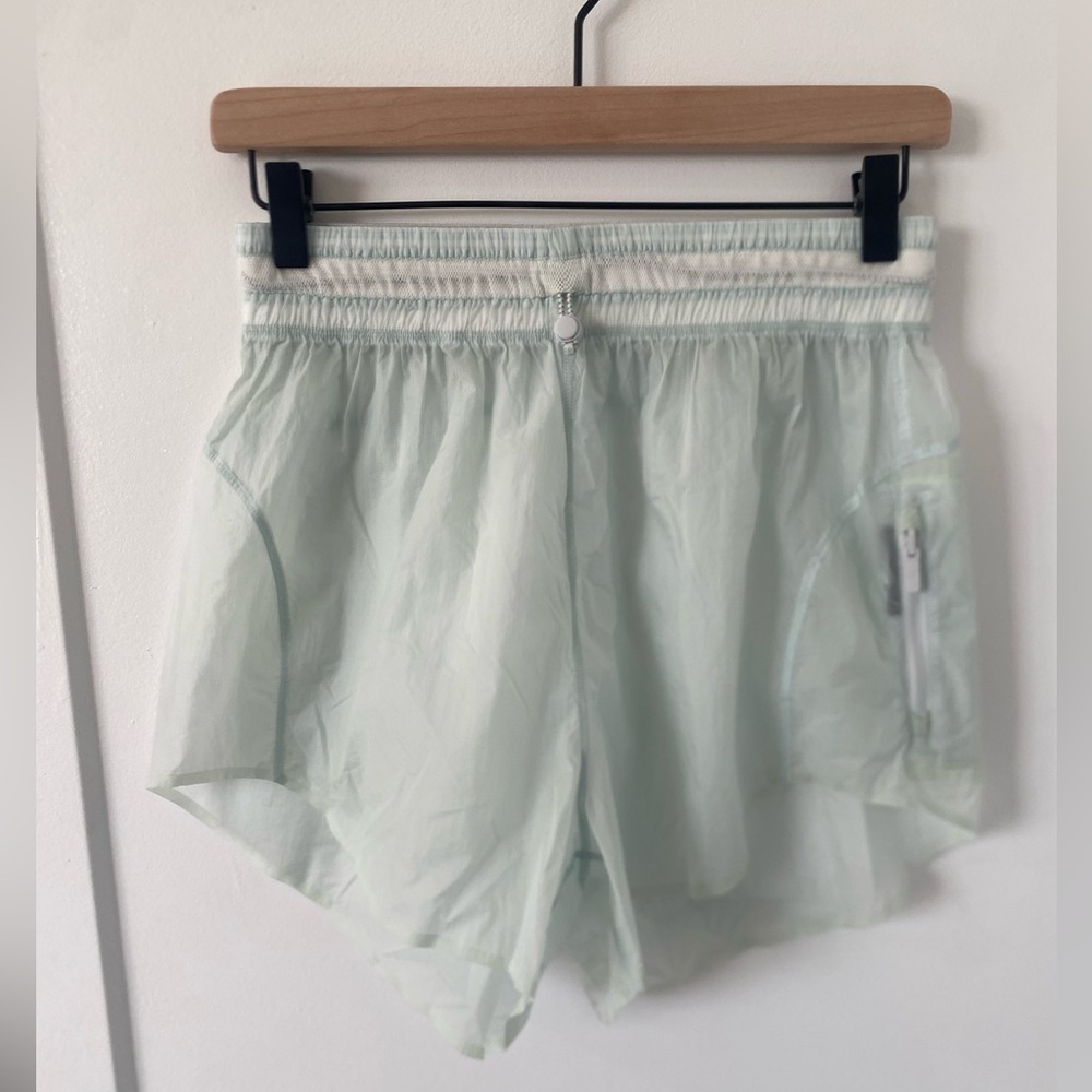 Lululemon Step Out High Rise Short 3" | size 6